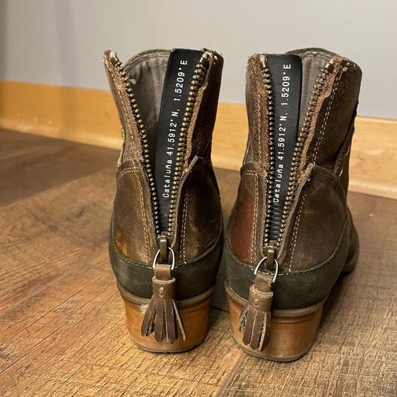 Chaco Women's Fossil Tassel Back Zip Ankle Boots Size 8 Brown - Picture 9 of 12